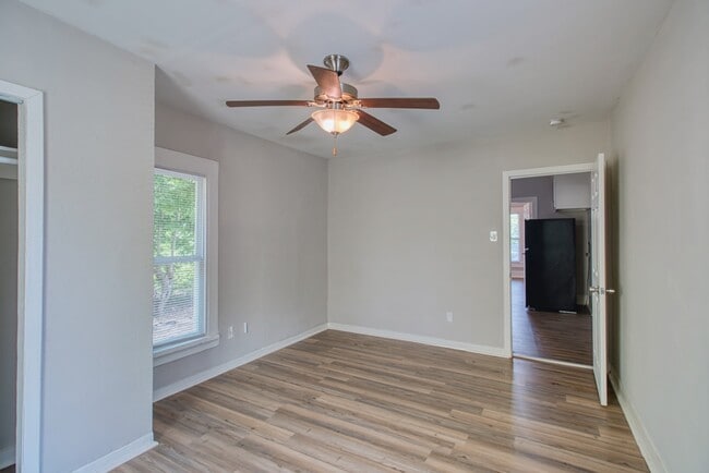 Photo - 3201 Adelia St