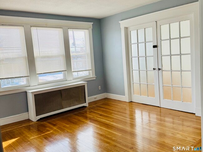 Building Photo - 1428 Dixwell Ave Unit Floor 2