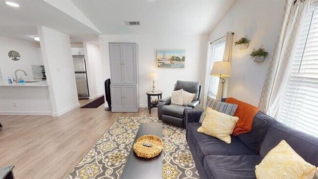 Photo - 6409 Burns St Unit 307
