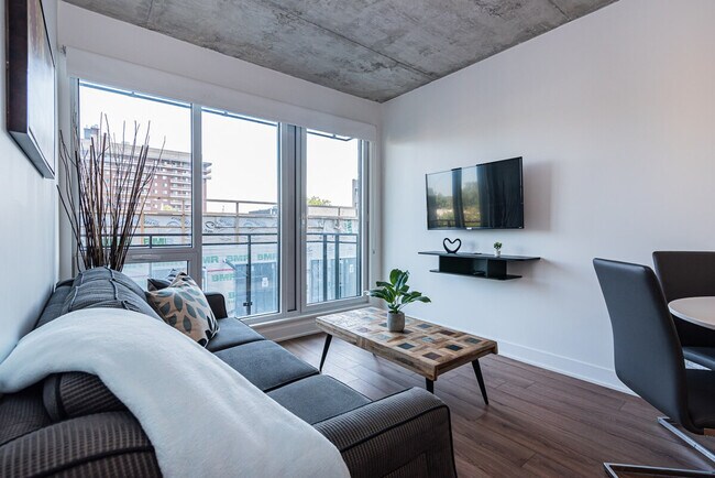 Photo - 1635 Rue St-Hubert Unit ID1261782P