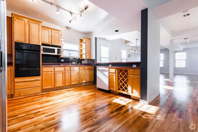 Building Photo - 1645 N Ashland Ave Unit 1 Rental
