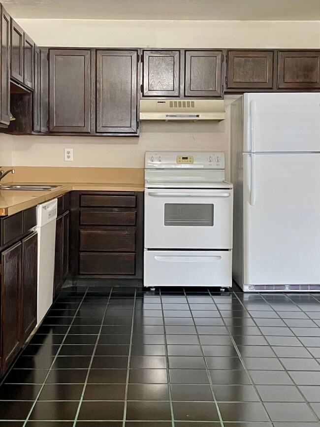 469 E 800 N Building E - 469 E 800 N Building E Apartment Unit SK 800N E4