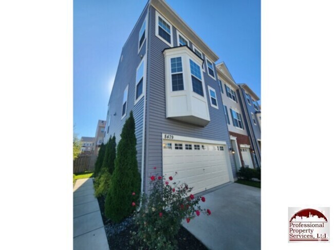 Building Photo - Modern Elegance in this like new end unit ... Rental