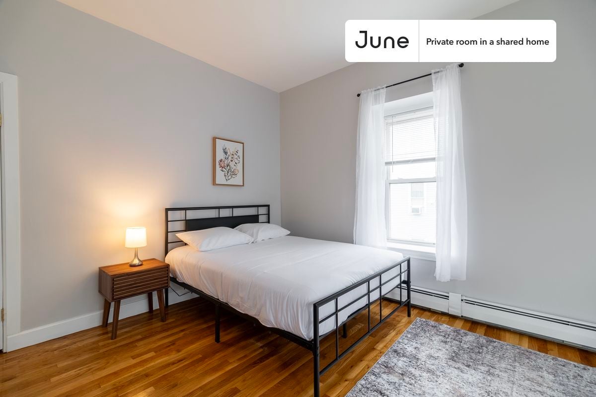 Private bedroom in 3 bed/1 bath Home - Private bedroom in 3 bed/1 bath Home