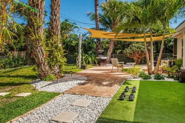 Photo - 129 E Hart St