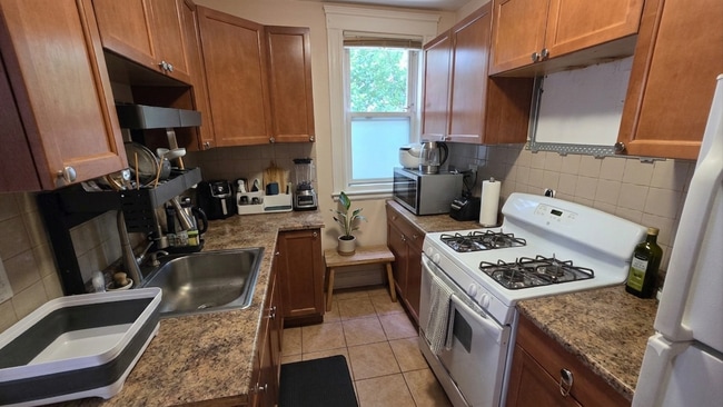 40 Lawrence St Unit 1