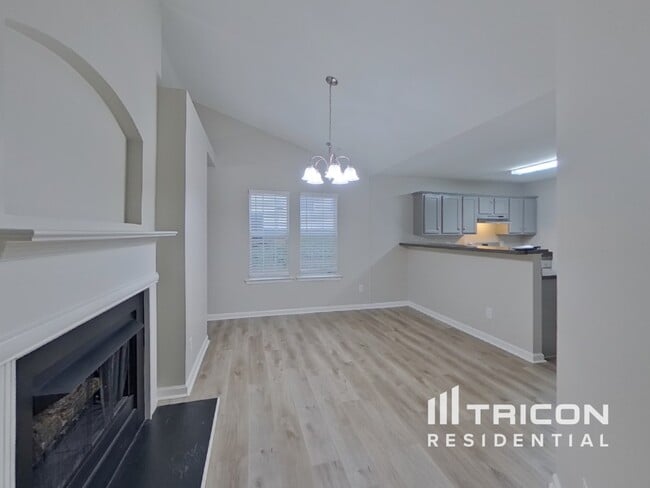 Photo - 628 Fairgreen Trail