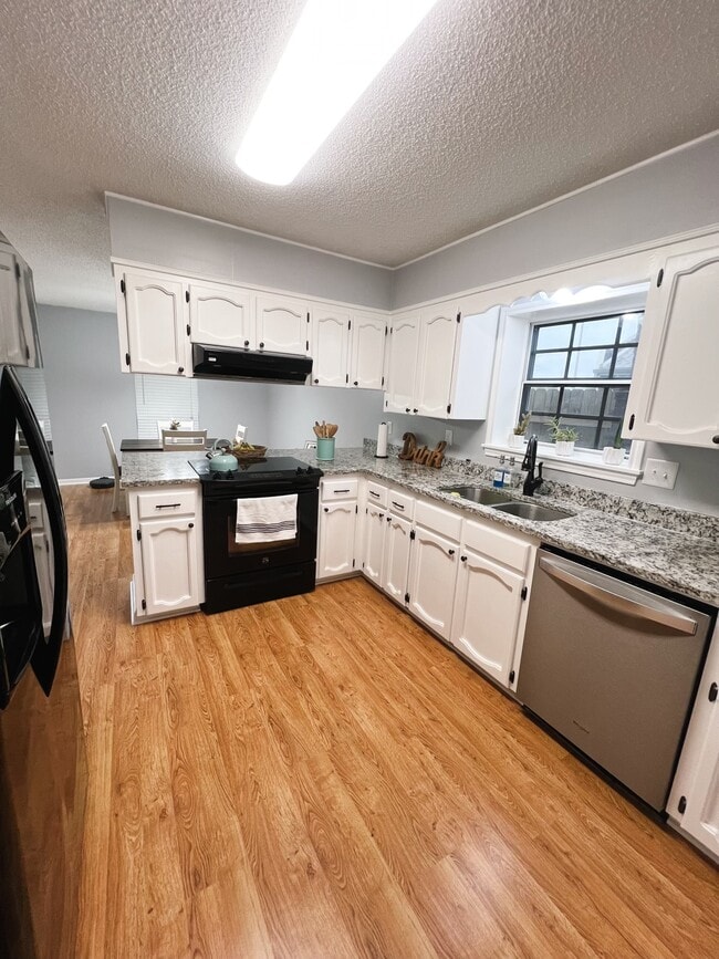 Photo - 200 Turtle Creek Dr