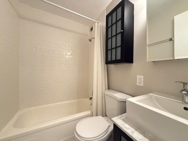 Photo - 4343 N Clarendon Ave Unit 2201