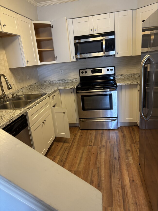 Building Photo - 5718 Marvin Loving Dr Unit 117 Rental