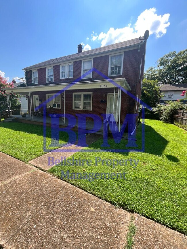Building Photo - Freshly Renovated 3 Bed, 1 Bath Duplex – G... Unit B Rental