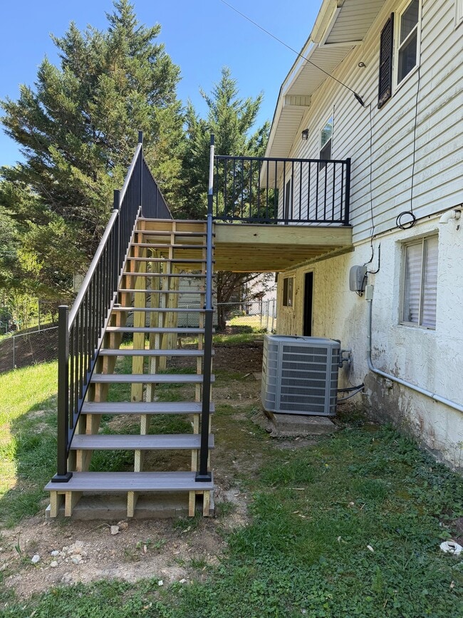 Photo - 607 Mountain Wood Dr