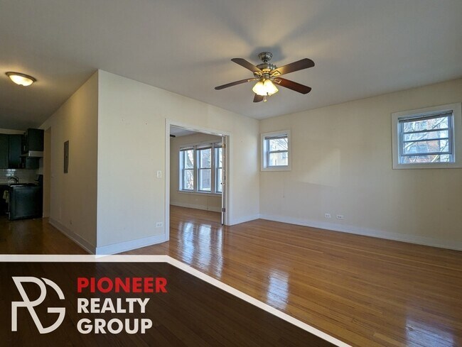 Photo - 1919 W Winona St Unidad 1