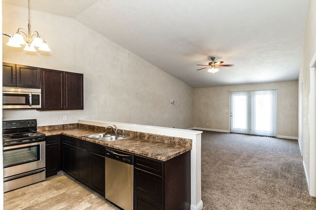 Photo - 2 Bedroom, 2 Bathroom duplex with garage Unidad 2056 Huntmaster