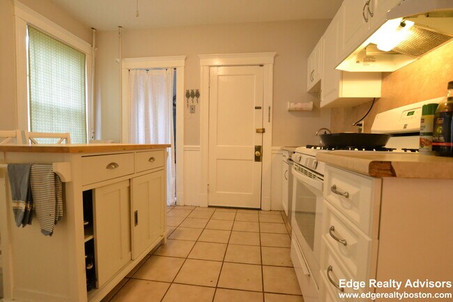 Photo - 129 Brooks St