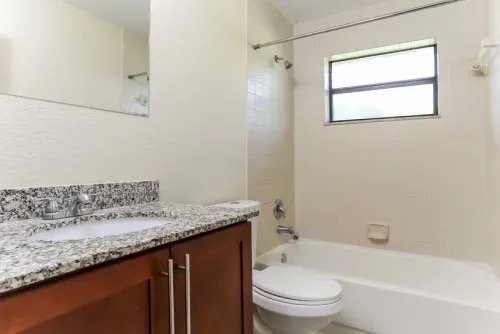 Photo - 7447 Douglas St