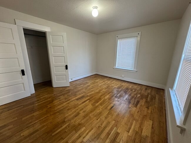 Building Photo - Stephens Properties 1301 Unit 8