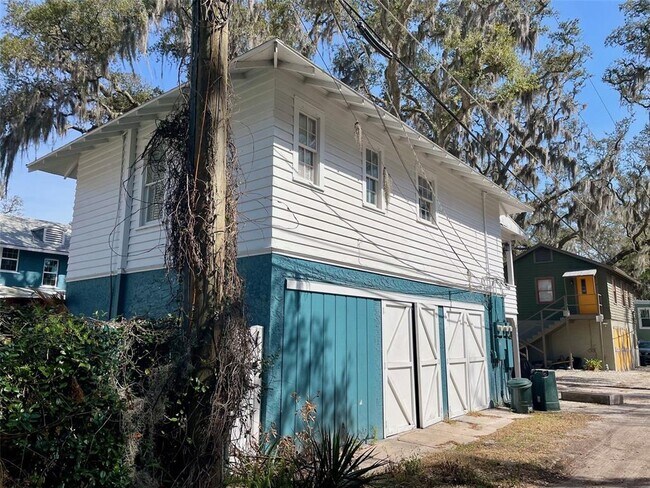 Photo - 215 W 16th St