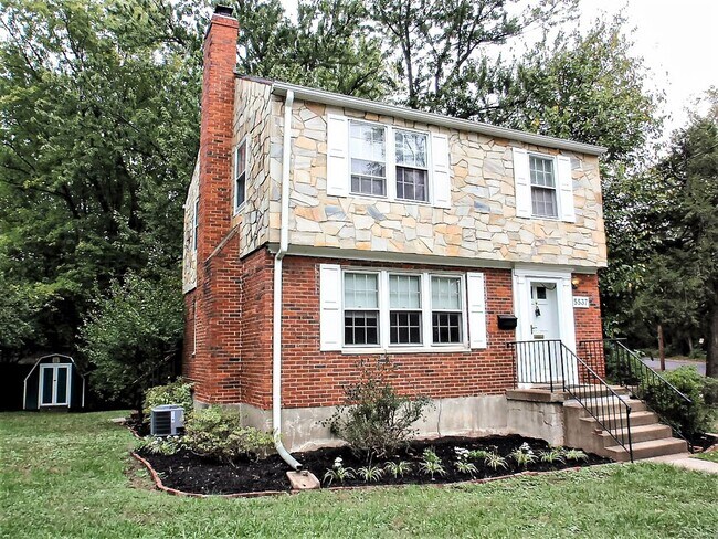 Building Photo - Ideal 3 Bedroom 2 Bath Colonial Just Over ... Rental