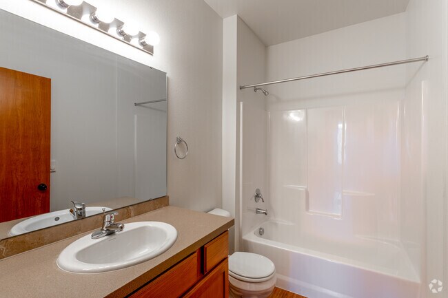 Spruce - Layout A - 2BR, 2BA - 950 SF