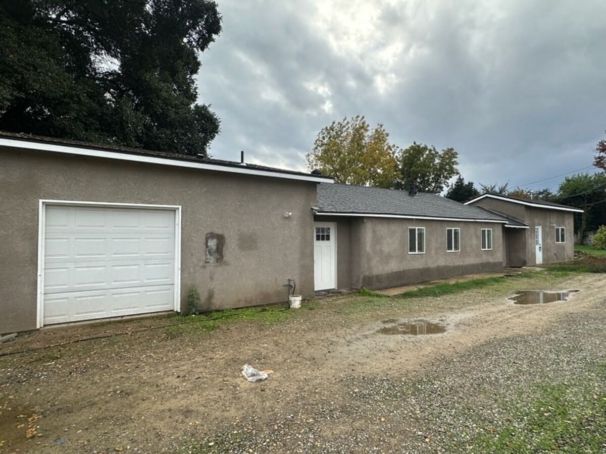 Perfect Multi Family Home!! 3 Bedroom 2 bath in Ceres with its own in- law suite. - Perfect Multi Family Home!! 3 Bedroom 2 bath in Ceres with its own in- law suite.