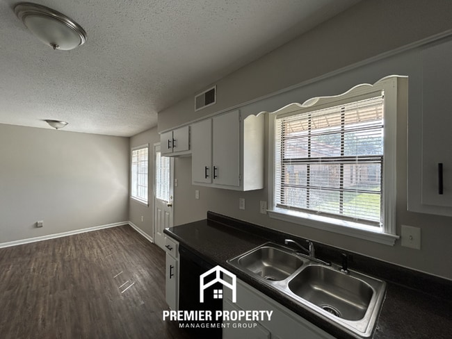 Photo - Charming 3 Bedroom Rental on Palgrave Lane - Open Kitchen & Fenced Yard