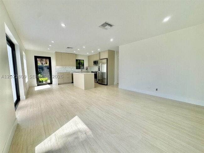 1610 NE 17th St Unit 1610