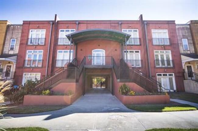 Building Photo - Beautiful condo in the heart of Atlanta!- Move-In Ready!