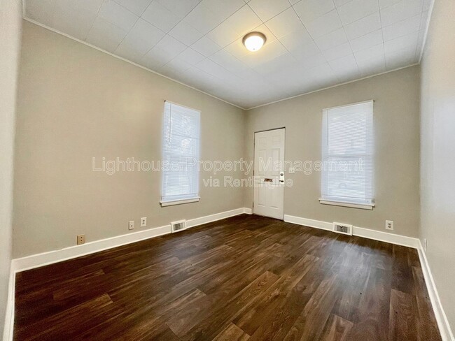 Photo - 1633 Peck St