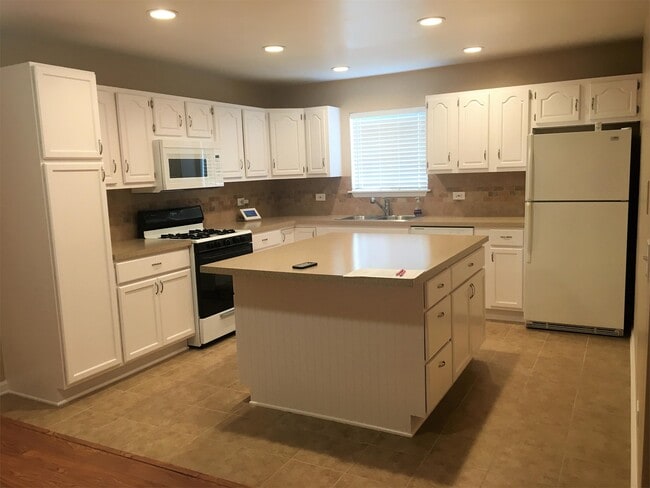 Photo - 520 Stilson St