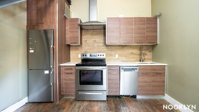 18-15 Putnam Ave Unit c3