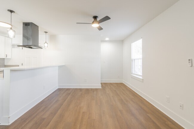 Photo - 404 Kirby Dr