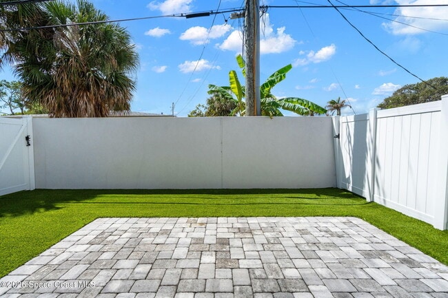 Photo - 223 6th Ave