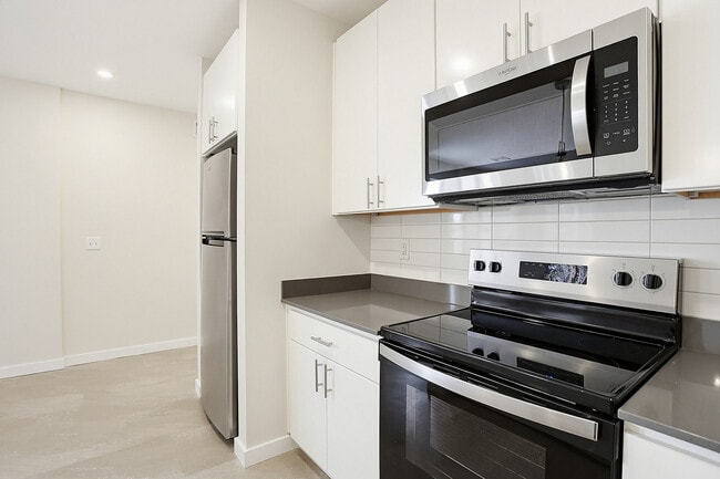 250_College_Avenue_0013s - West End Place