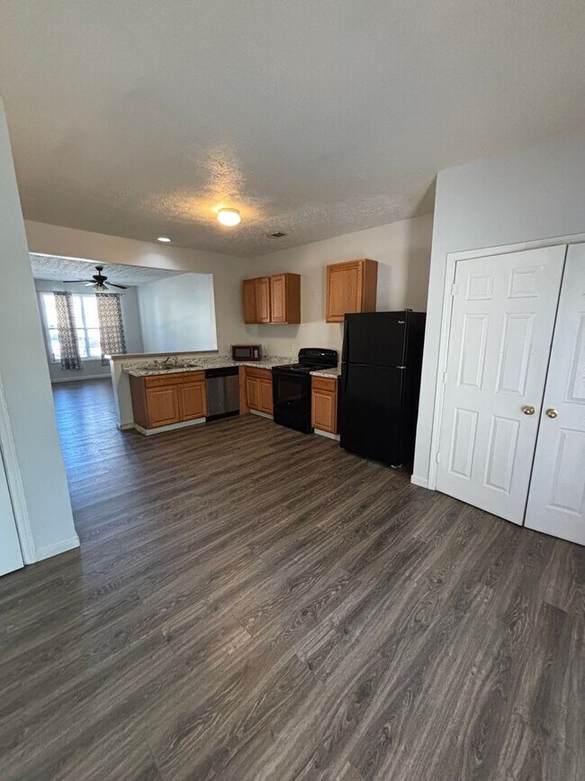 Photo - 4694 Ernest Dr