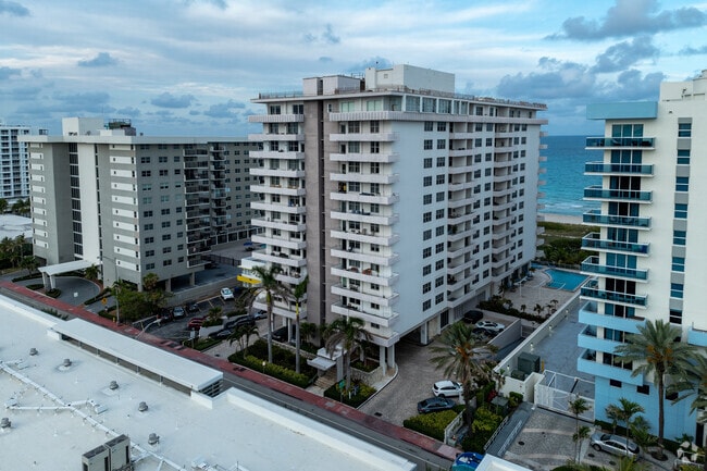 9225 Collins Ave - Four Winds Condominium