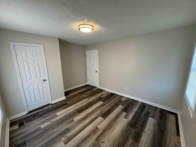 Photo - 1003 W Whitney Ave