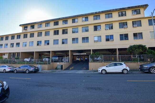 Building Photo - 2 Bed / 1 Bath Apartment in Salt Lake – Great Location!