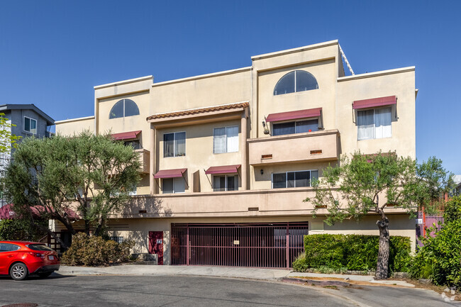 Building Photo - 5257 Willowcrest Ave Rental