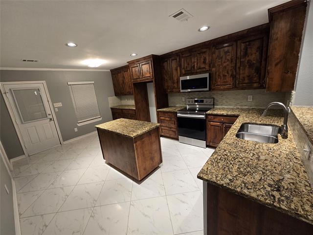 Photo - 700 White Fields Way