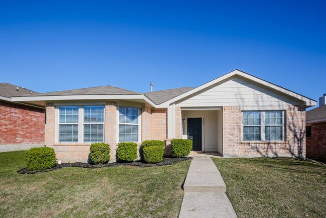 Building Photo - 2217 Midbury Dr