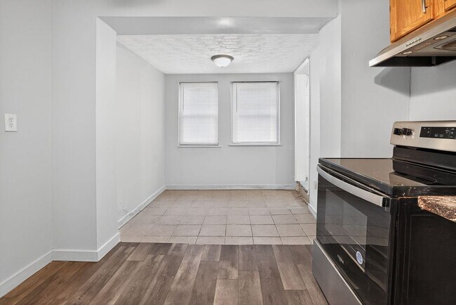 Photo - 184 Greenfield Ave