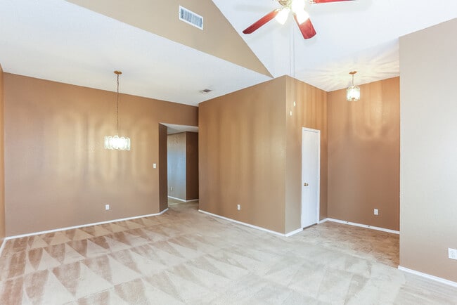 Photo - 7014 Snowivy Ct