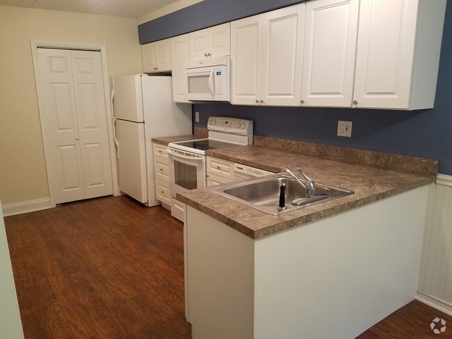 Building Photo - 300 Campbell Cir Unit F2 Rental