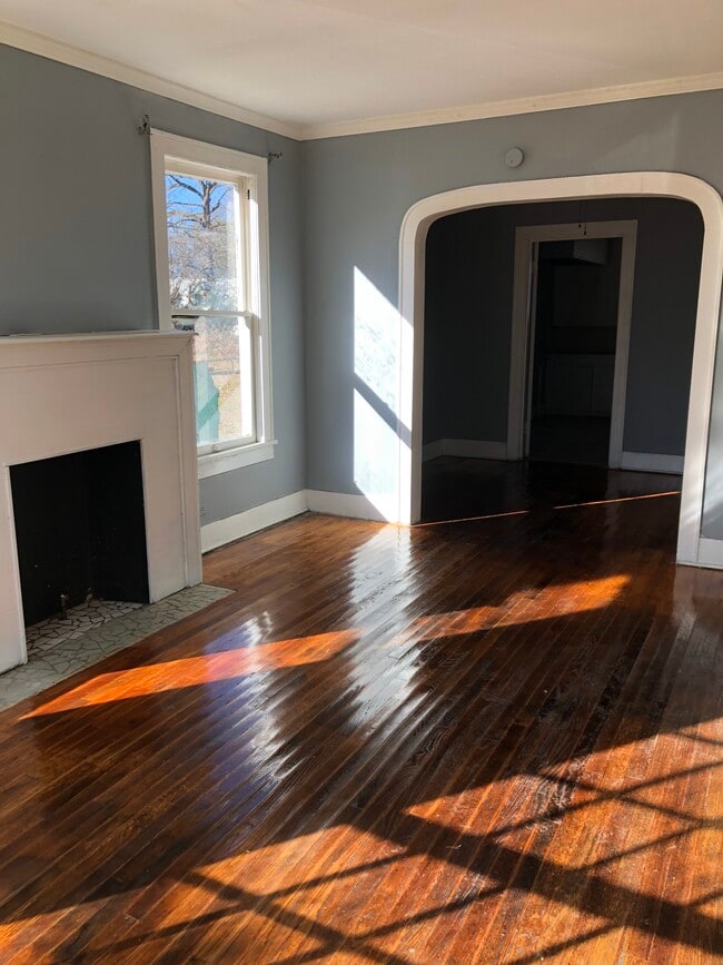 Photo - 2906 Regent St