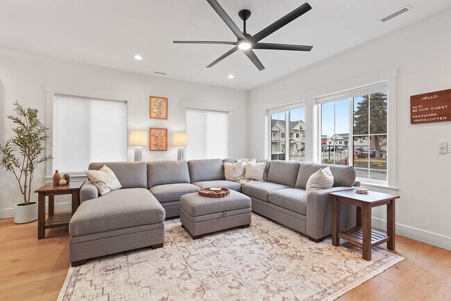 Photo - 225 W Highland St Unit ID1250672P