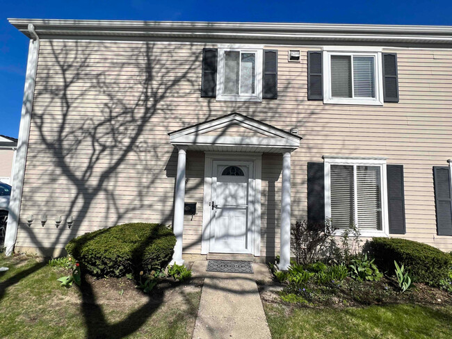 Photo - 600 E Old Willow Rd Townhome