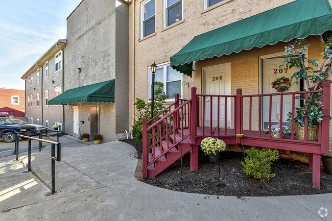 Building Photo - St. Clairsville Courtyard Rental