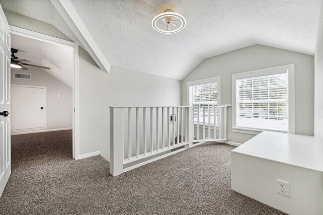 Photo - 801 Woodcrest Dr