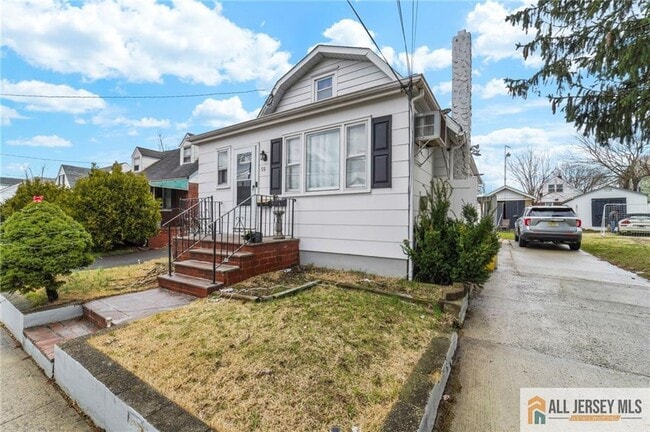 Photo - 56 Caroline Ave